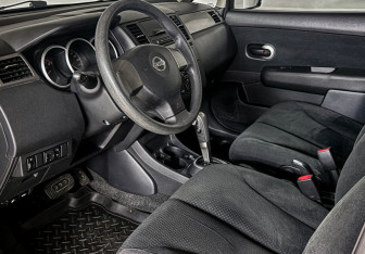 Подержанный автомобиль Nissan Tiida Sedan 2013 года (13 фото)