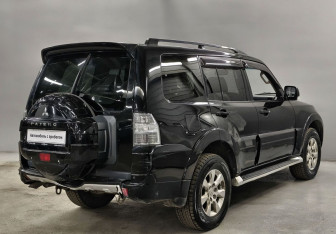 Подержанный автомобиль Mitsubishi Pajero 2013 года (5 фото)
