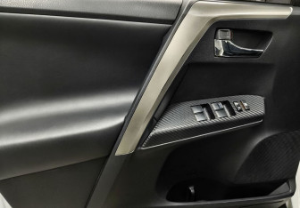 Подержанный автомобиль Toyota RAV4 2013 года (15 фото)