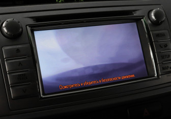 Подержанный автомобиль Toyota Hilux 2012 года (9 фото)