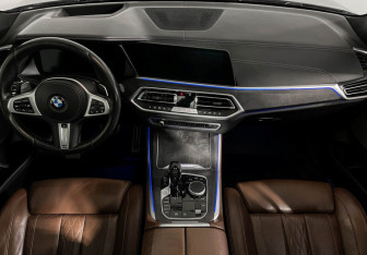 Подержанный автомобиль BMW X5 2020 года (11 фото)