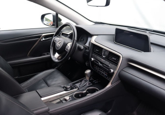 Подержанный автомобиль Lexus RX 2017 года (10 фото)