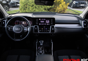 Подержанный автомобиль Kia Sorento 2022 года (11 фото)