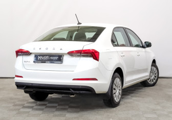 Подержанный автомобиль Skoda Rapid Liftback 2021 года (5 фото)