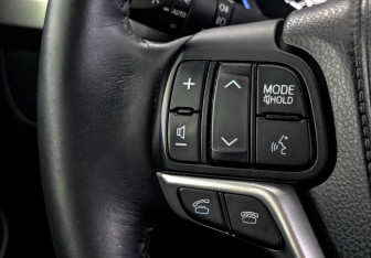 Подержанный автомобиль Toyota Highlander 2014 года (29 фото)