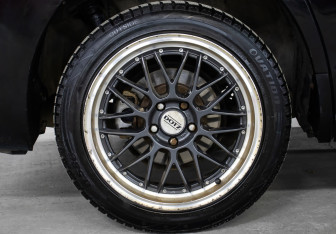 Подержанный автомобиль Toyota Alphard 2012 года (22 фото)