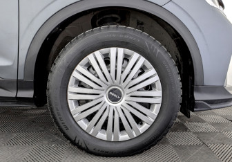 Подержанный автомобиль Geely Coolray 2021 года (18 фото)