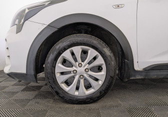 Подержанный автомобиль Kia Rio Hatchback 2021 года (11 фото)