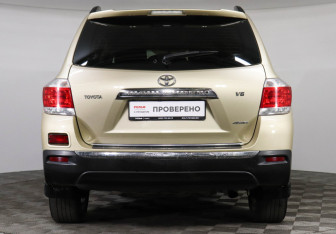 Подержанный автомобиль Toyota Highlander 2011 года (6 фото)