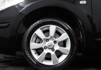 Подержанный автомобиль Nissan Tiida Hatchback 2012 года (22 фото)