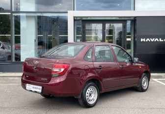 Подержанный автомобиль LADA (ВАЗ) Granta Sedan 2013 года (5 фото)
