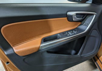 Подержанный автомобиль Volvo S60 2011 года (19 фото)