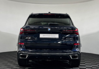 Подержанный автомобиль BMW X5 2025 года (4 фото)