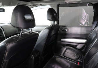 Подержанный автомобиль Nissan X-Trail 2008 года (8 фото)