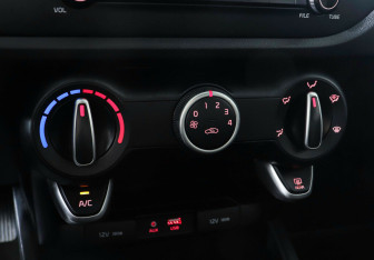 Подержанный автомобиль Kia Rio Hatchback 2019 года (22 фото)