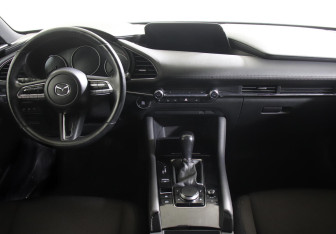 Подержанный автомобиль Mazda 3 Hatchback 2019 года (8 фото)