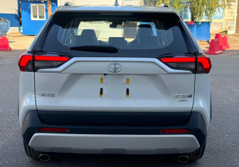 Новый Toyota RAV4 2025 (2 фото)