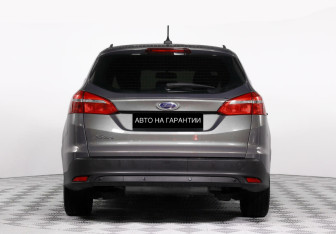 Подержанный автомобиль Ford Focus Wagon 2017 года (6 фото)