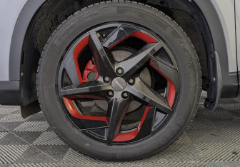 Подержанный автомобиль Omoda C5 2023 года (12 фото)