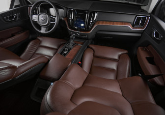 Подержанный автомобиль Volvo XC60 2019 года (20 фото)