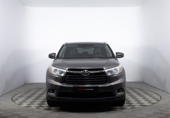 Подержанный автомобиль Toyota Highlander 2014 года (2 фото)