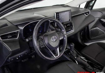 Подержанный автомобиль Toyota Corolla Sedan 2019 года (12 фото)