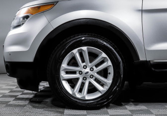 Подержанный автомобиль Ford Explorer 2011 года (15 фото)