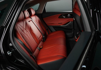 Подержанный автомобиль Exeed RX 2023 года (24 фото)