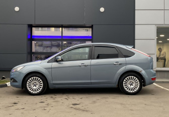 Подержанный автомобиль Ford Focus Hatchback 2010 года (8 фото)