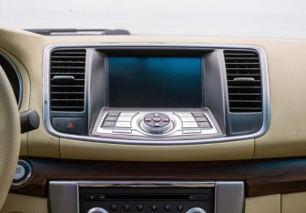Подержанный автомобиль Nissan Teana 2011 года (14 фото)