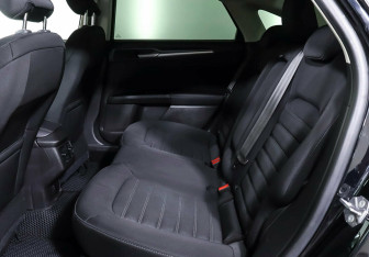 Подержанный автомобиль Ford Mondeo Sedan 2018 года (13 фото)