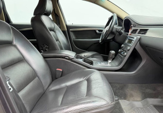 Подержанный автомобиль Volvo XC70 2008 года (10 фото)