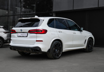 Подержанный автомобиль BMW X5 2020 года (4 фото)