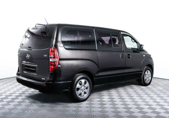 Подержанный автомобиль Hyundai Grand Starex 2018 года (5 фото)