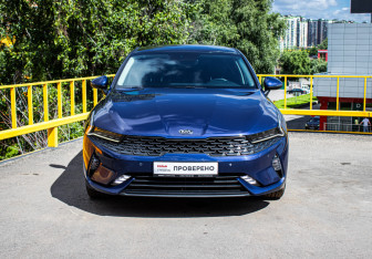 Подержанный автомобиль Kia K5 2021 года (2 фото)