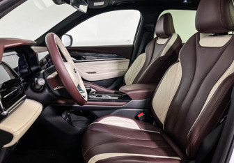 Подержанный автомобиль Geely Monjaro 2022 года (14 фото)