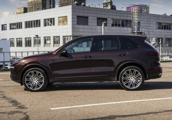 Подержанный автомобиль Porsche Cayenne 2016 года (10 фото)