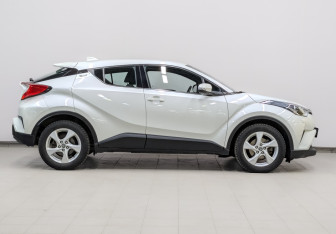 Подержанный автомобиль Toyota C-HR 2019 года (4 фото)