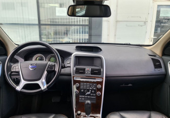 Подержанный автомобиль Volvo XC60 2010 года (12 фото)