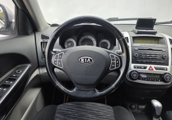 Подержанный автомобиль Kia Ceed Hatchback 2009 года (12 фото)