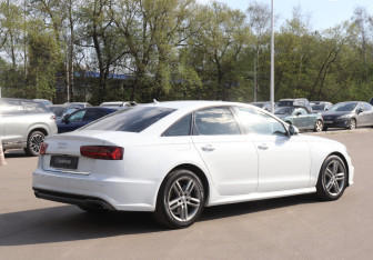 Подержанный автомобиль Audi A6 Sedan 2015 года (5 фото)