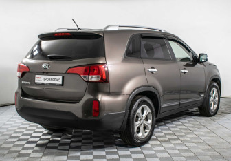 Подержанный автомобиль Kia Sorento 2013 года (5 фото)