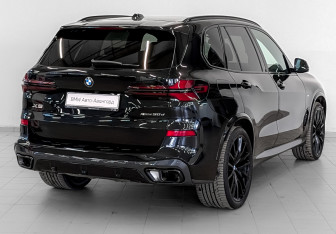 Подержанный автомобиль BMW X5 2023 года (5 фото)
