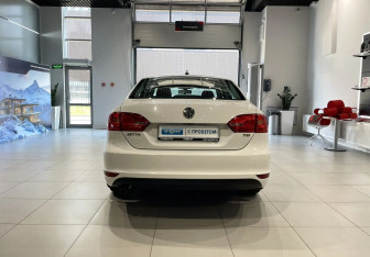 Подержанный автомобиль Volkswagen Jetta Sedan 2012 года (5 фото)