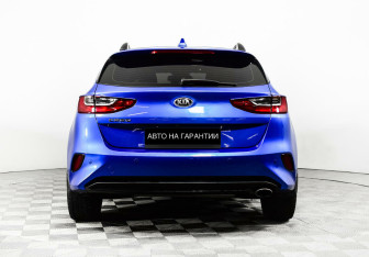 Подержанный автомобиль Kia Ceed Hatchback 2018 года (6 фото)