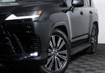 Подержанный автомобиль Lexus LX 2025 года (38 фото)