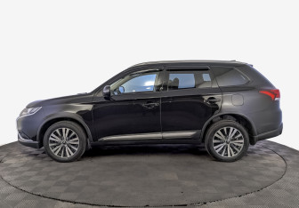 Подержанный автомобиль Mitsubishi Outlander 2019 года (8 фото)