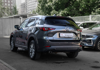 Подержанный автомобиль Mazda CX-5 2025 года (6 фото)