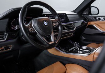 Подержанный автомобиль BMW X5 2020 года (14 фото)