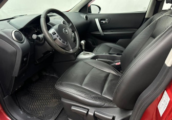 Подержанный автомобиль Nissan Qashqai 2008 года (9 фото)